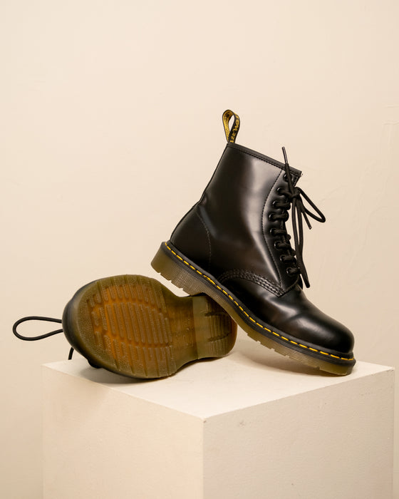 LIKE NEW Black Dr Martens 8W