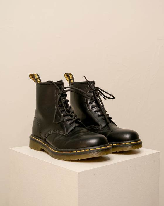 LIKE NEW Black Dr Martens 8W