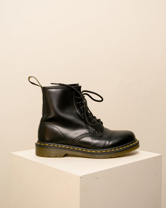 LIKE NEW Black Dr Martens 8W